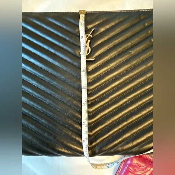 VGC/Excellent Yves Saint Laurent Black Chevron Clutch! COA included! - Picture 12 of 16